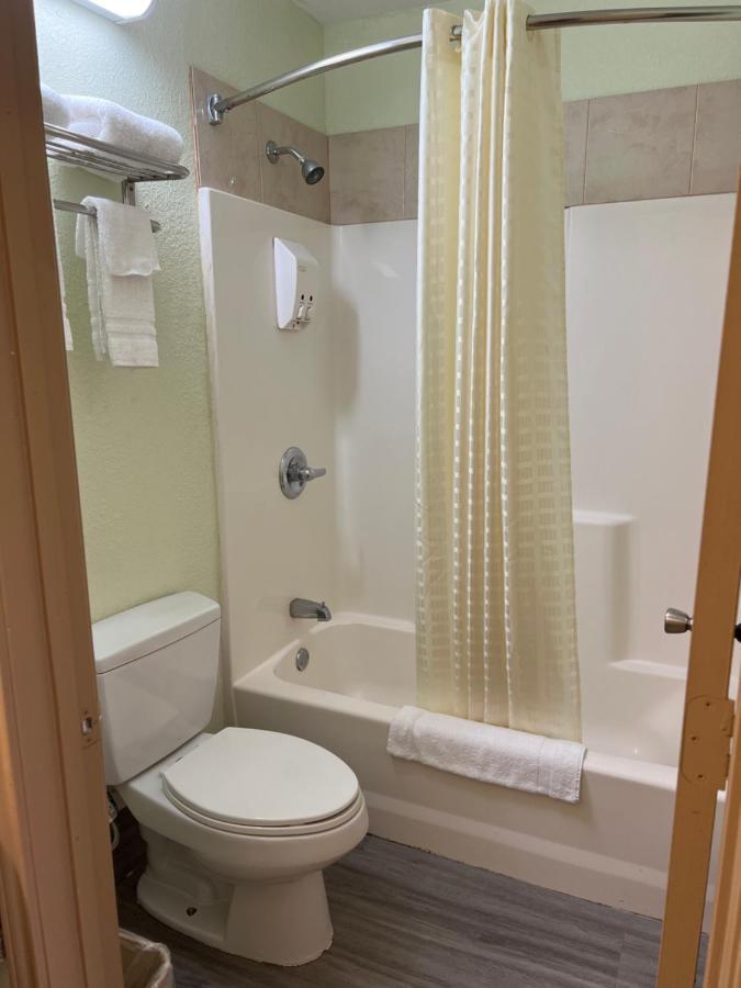 Budget Inn Hallettsville ภายนอก รูปภาพ