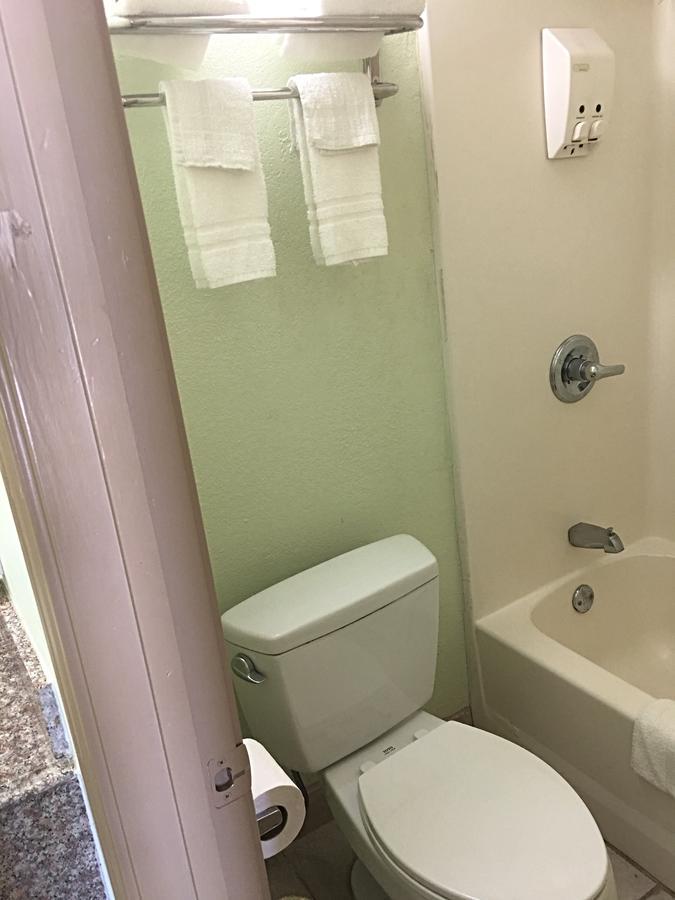 Budget Inn Hallettsville ภายนอก รูปภาพ